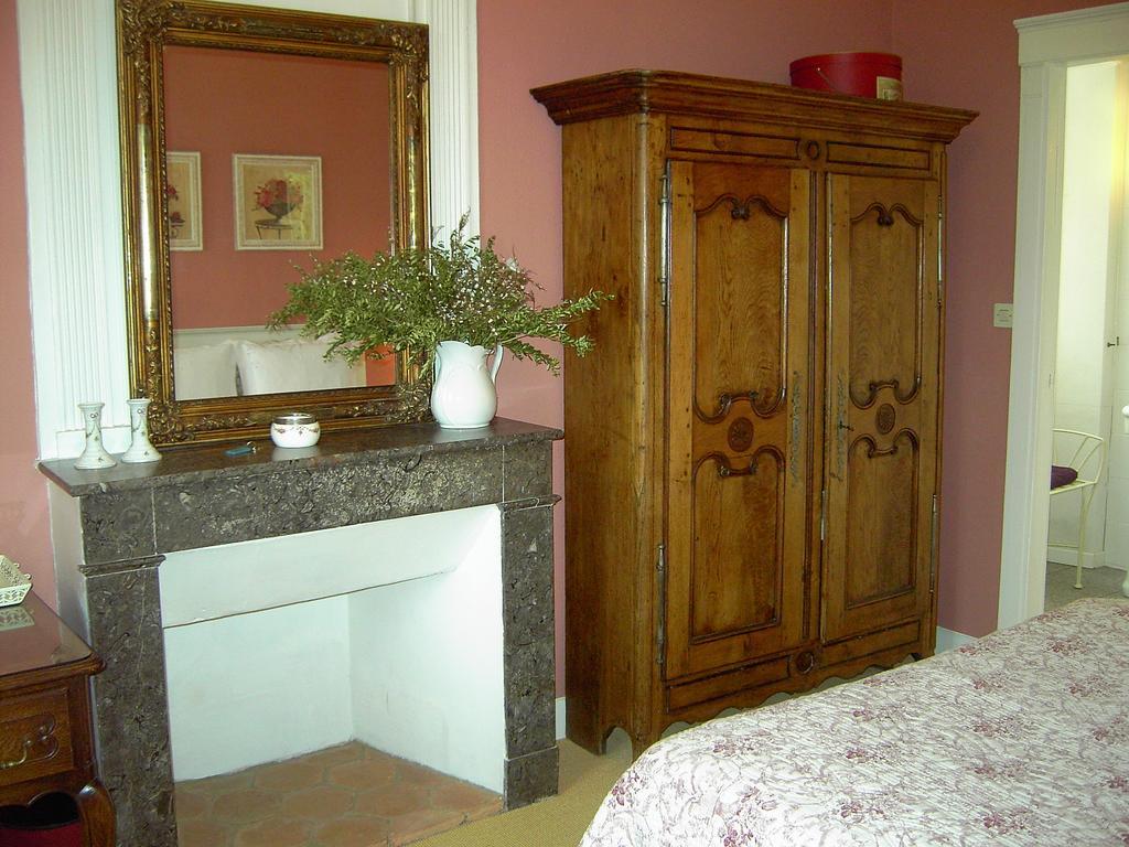 Domaine De Plisseau Bed & Breakfast Gauriac Room photo